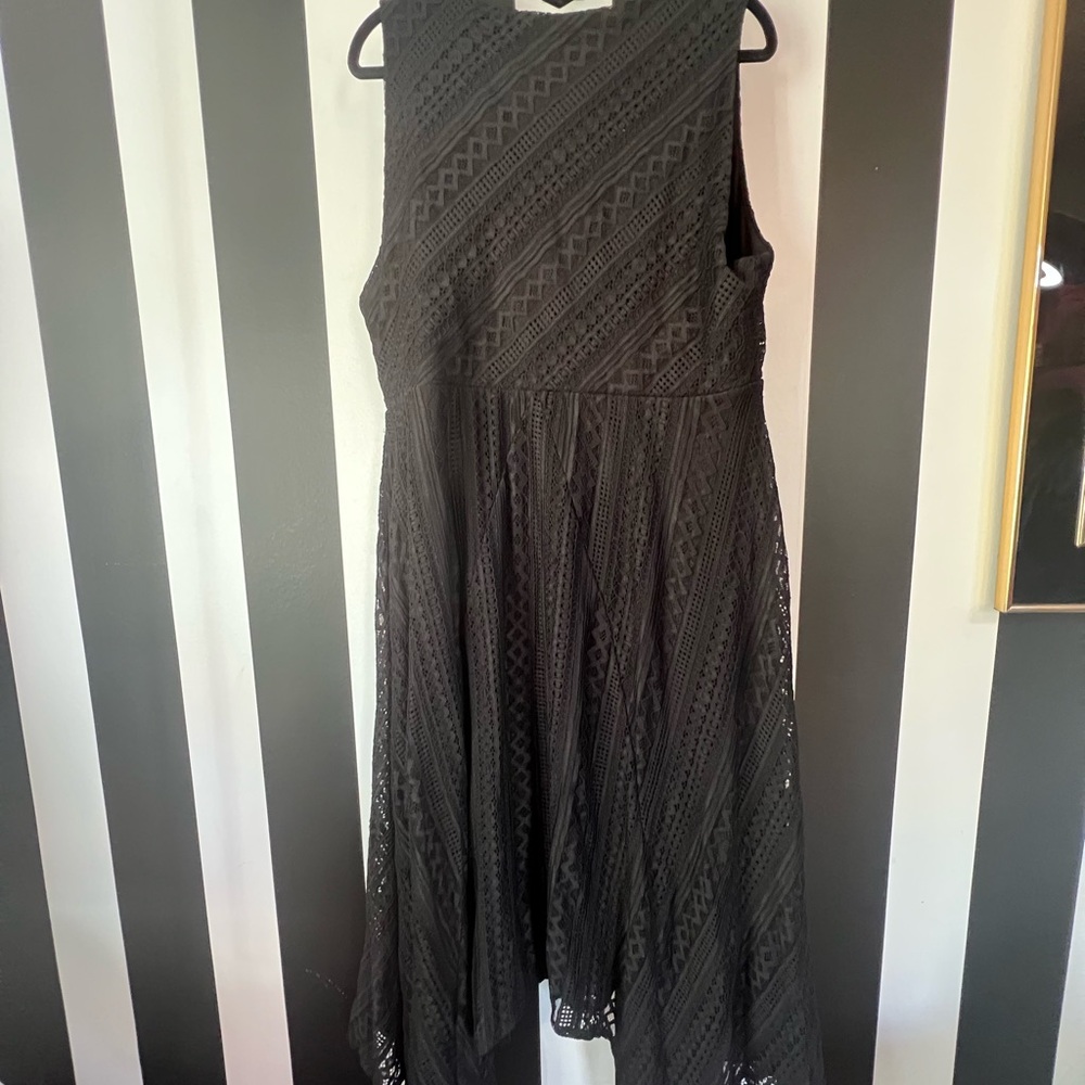 NWOT Torrid black lace mesh overlay midi dress w/ handkerchief hem; Sz 1; 14/16 - Picture 6 of 7